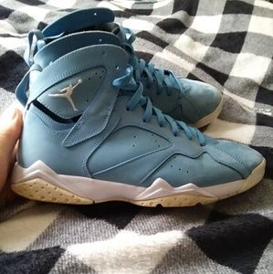 Jordan 7 pantone